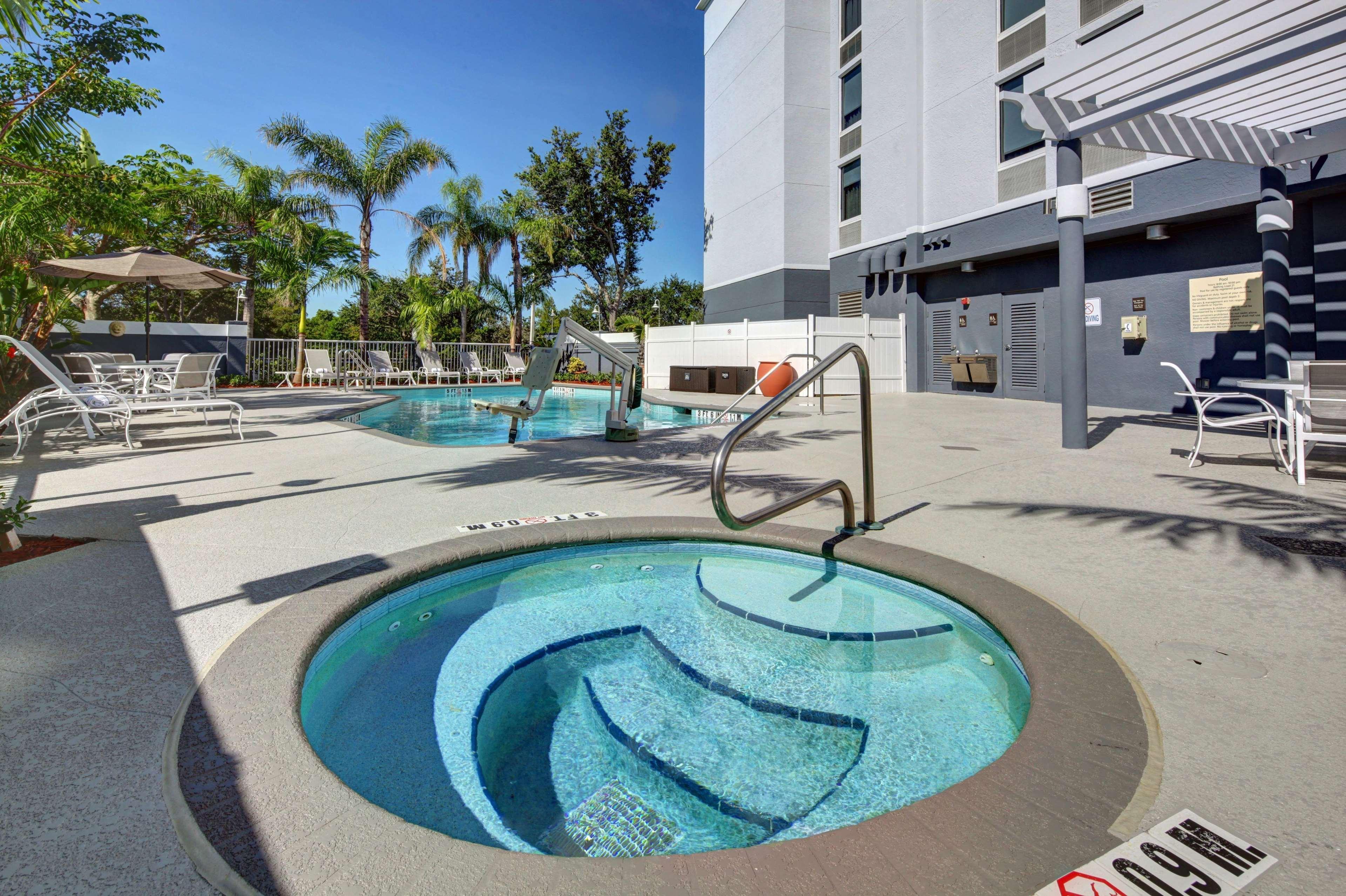 Hampton Inn פמברוק פיינס מראה חיצוני תמונה