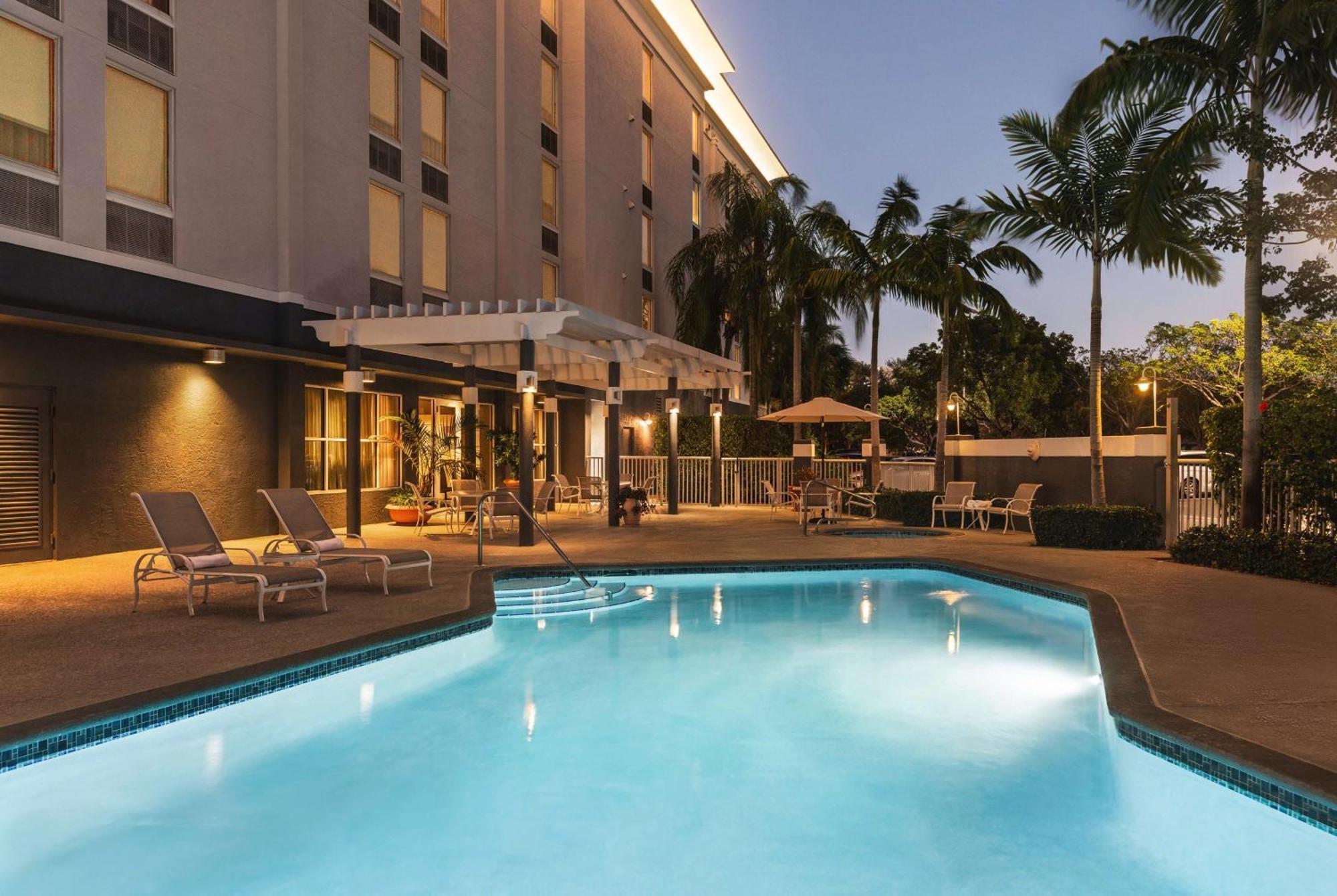 Hampton Inn פמברוק פיינס מראה חיצוני תמונה